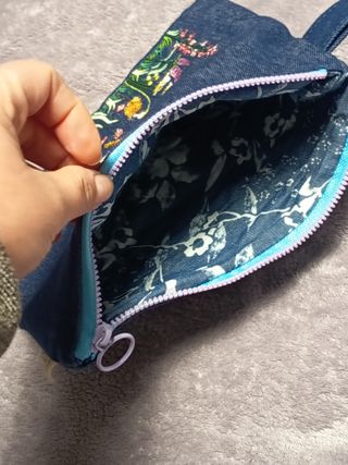 Neceser bordado flores y abeja