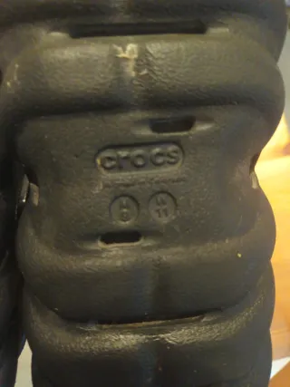 Crocs negros