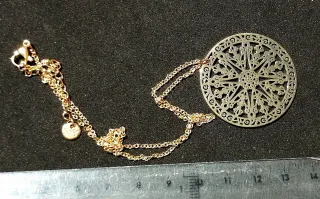 Amuleto Nudo de Bruja Dorado