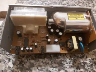 Vu meter Cooler Master con valvola ECC82