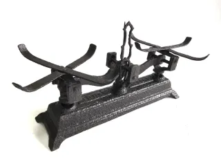 Bonita balanza antigua de hierro forjado