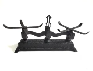 Bonita balanza antigua de hierro forjado