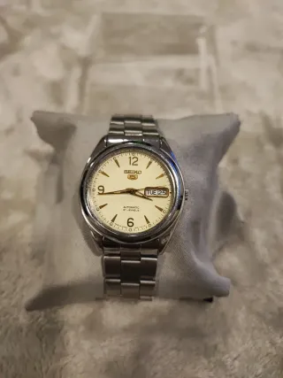 Reloj Seiko 5 Vintage Beige y Plateado
