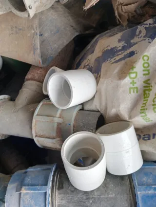 Piezas de riego y cobertura de aluminio.