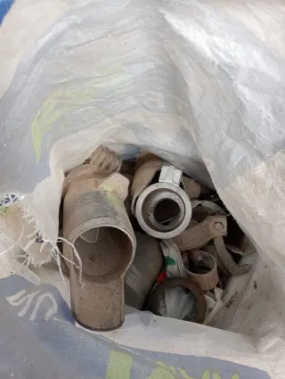 Piezas de riego y cobertura de aluminio.