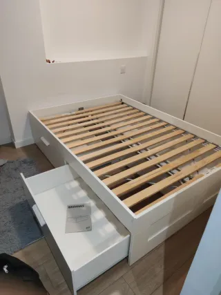 Cama con cajones de almacenaje