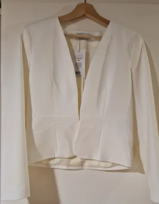 Chaqueta ceremonia Naf Naf blanca