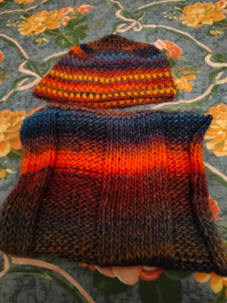 Set cappello e scaldacollo multicolore