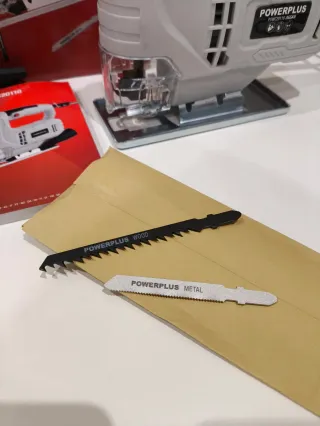 Caladora Powerplus 400W + Sierras Bosch Expert