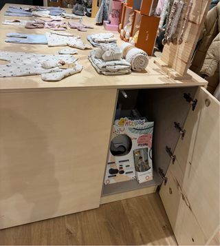 Mueble cajonero de tablero marino