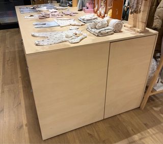 Mueble cajonero de tablero marino