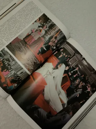 LIBRO: BODAS REALES DOS TOMOS DE GRAN TAMAÑO.