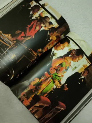 LIBRO: BODAS REALES DOS TOMOS DE GRAN TAMAÑO.