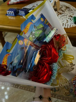 Ramo de rosas eternas de Hot Wheell