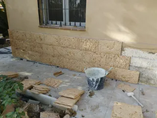 Colocación piedra decorativa fachada