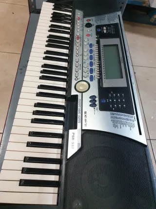 Teclado Yamaha FLOPPY