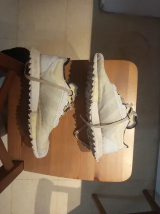 Botines Adidas Blancos y Negros