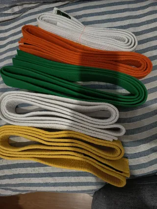 Cinture di Karate (Verde, Arancione, Bianco, Giallo)