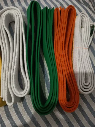 Cinture di Karate (Verde, Arancione, Bianco, Giallo)