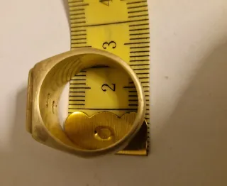 Anillo sello dorado con grabado