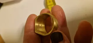 Anillo sello dorado con grabado
