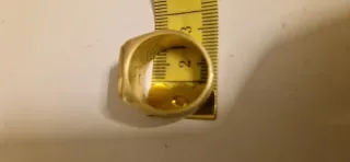 Anillo sello dorado con grabado