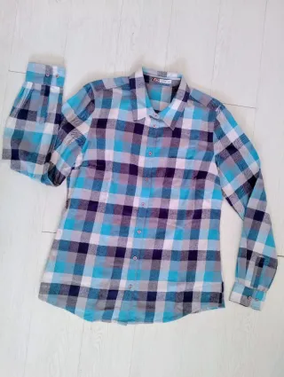 CAMISA DE MUJER SOBRE CAMISA CUADROS AZULES