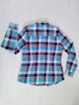 CAMISA DE MUJER SOBRE CAMISA CUADROS AZULES