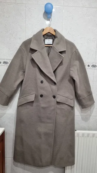 Abrigo largo Stradivarius talla M color topo