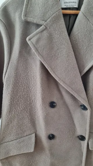 Abrigo largo Stradivarius talla M color topo