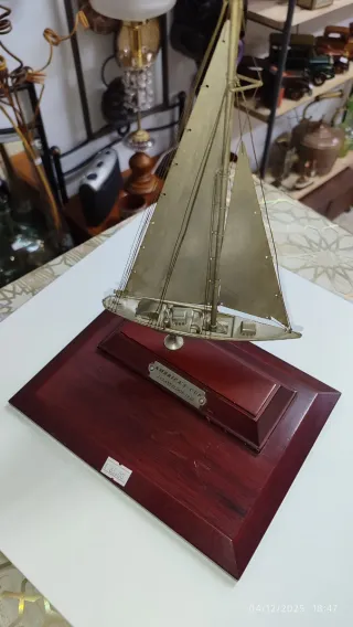 Maqueta Velero America's Cup 1930