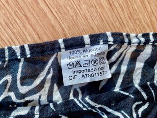 Pañuelo estampado blanco y negro