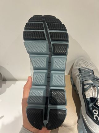 Zapatillas On grises y verde azulado