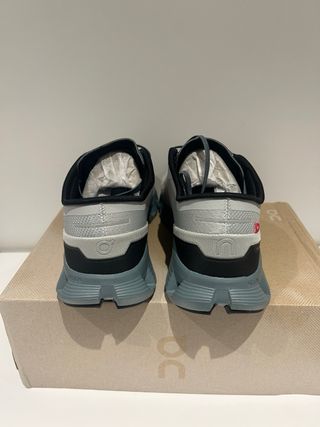 Zapatillas On grises y verde azulado