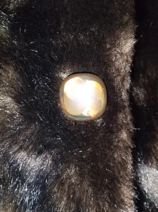 Abrigo pelo sintético negro, antiguo. Como nuevo.