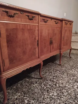 Aparador antiguo de madera