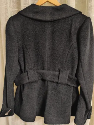 Abrigo de paño negro