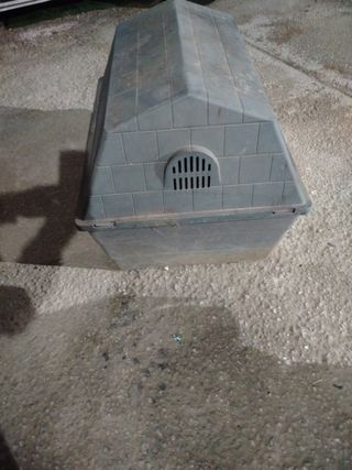 Caseta para perro verde de 67alto x 66 ancho 82 la