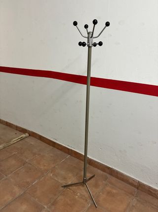 Perchero de pie moderno