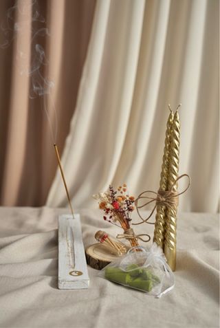 Kit Regalo Inciensos y Velas Doradas.