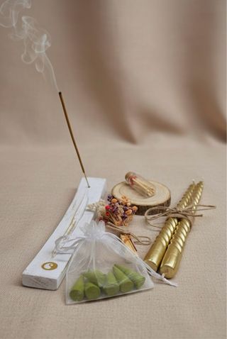 Kit Regalo Inciensos y Velas Doradas.