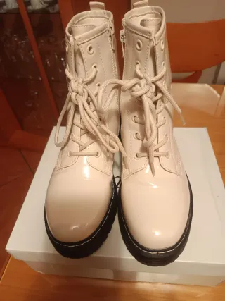 Botas charol beige mujer talla 39