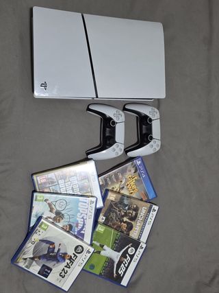 Consola PlayStation 5 + 2 Mandos + 5 Juegos