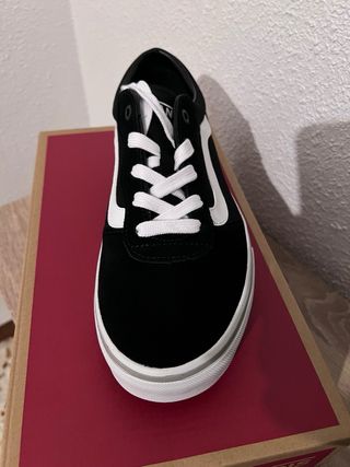 Zapatillas Vans Talla 43 Negras y Blancas