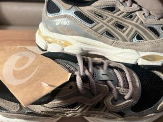 Zapatillas Asics Mujer Beige/Gris