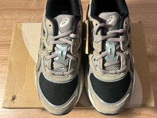 Zapatillas Asics Mujer Beige/Gris