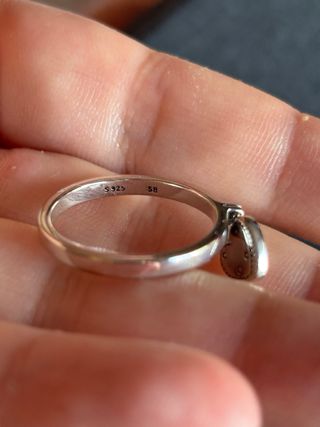 Anillo con colgante de corazón plateado