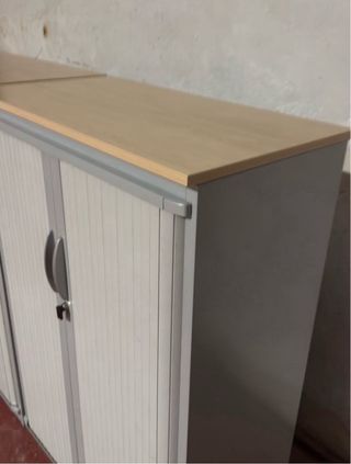 ARMARIOS METÁLICOS Y PVC. PUERTAS PERSIANA 130x90