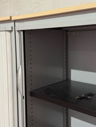 ARMARIOS METÁLICOS Y PVC. PUERTAS PERSIANA 130x90