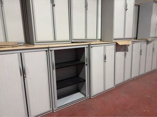 ARMARIOS METÁLICOS Y PVC. PUERTAS PERSIANA 130x90